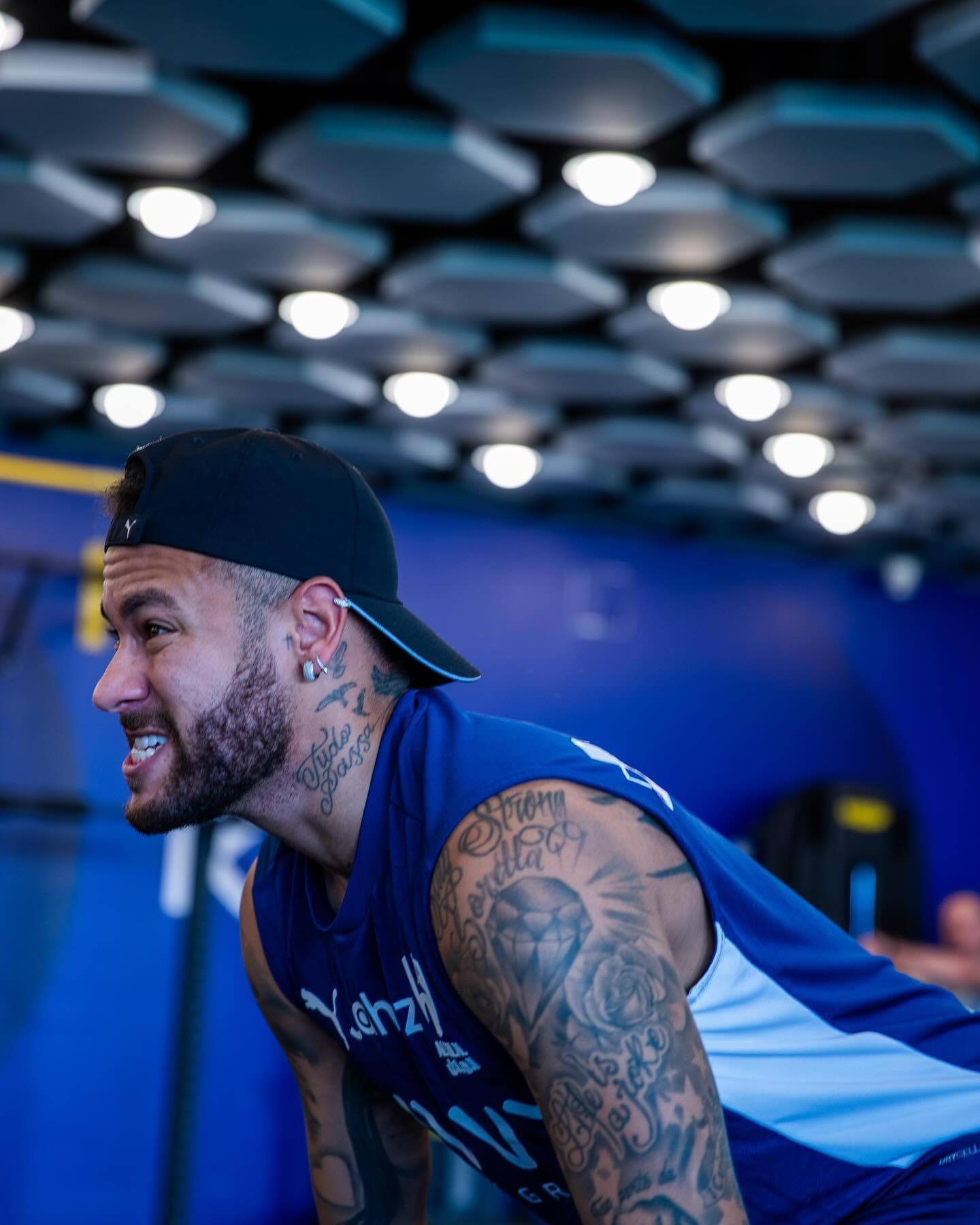 英超-B费双响姆贝莫破门芒特建功 曼联4-1狼队升至第六（英超-曼联4-1狼队升至第六：B费梅开二度，姆贝莫破门，芒特建功）