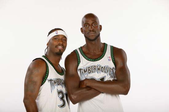 C罗：曼联的复兴必须要指望一群聪明人，就像多年前一样（C罗：曼联想重回巅峰，必须倚仗一群聪明人，如同当年）