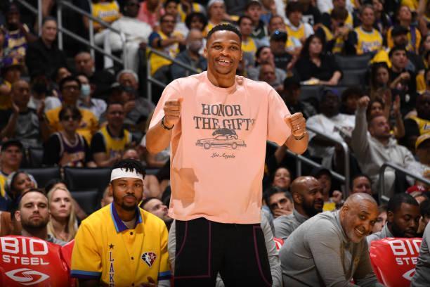 艾维谈复出：感恩回来打球，休息太久花了点时间才适应过来（艾维谈复出：感谢重返赛场，久休之后花了点时间适应）