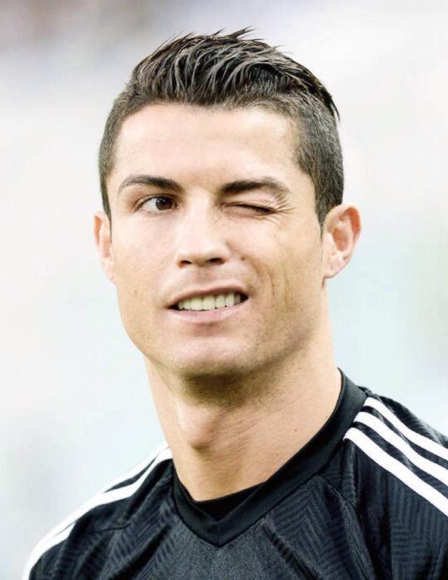 科莫5-1大胜都灵，阿达伊梅开二度，巴图里纳破门（科莫5-1痛击都灵：阿达伊双响，巴图里纳建功）