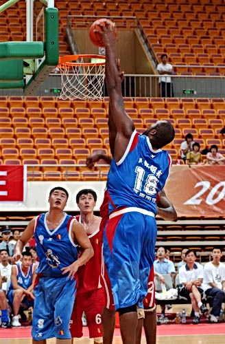 博洛尼亚vs那不勒斯：奥尔索利尼、达林加首发，麦克托米奈、霍伊伦出战（博洛尼亚迎战那不勒斯：奥尔索利尼、达林加进入首发，麦克托米奈与霍伊伦登场）