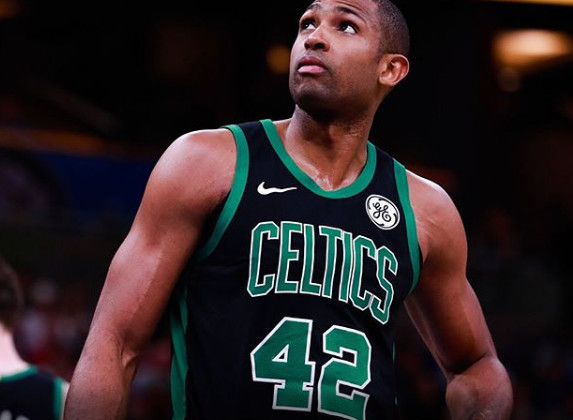 围绕着莱万与凯恩的转会传闻大家觉得拜仁会同意吗？（莱万、凯恩转会传闻四起：拜仁会放行吗？）