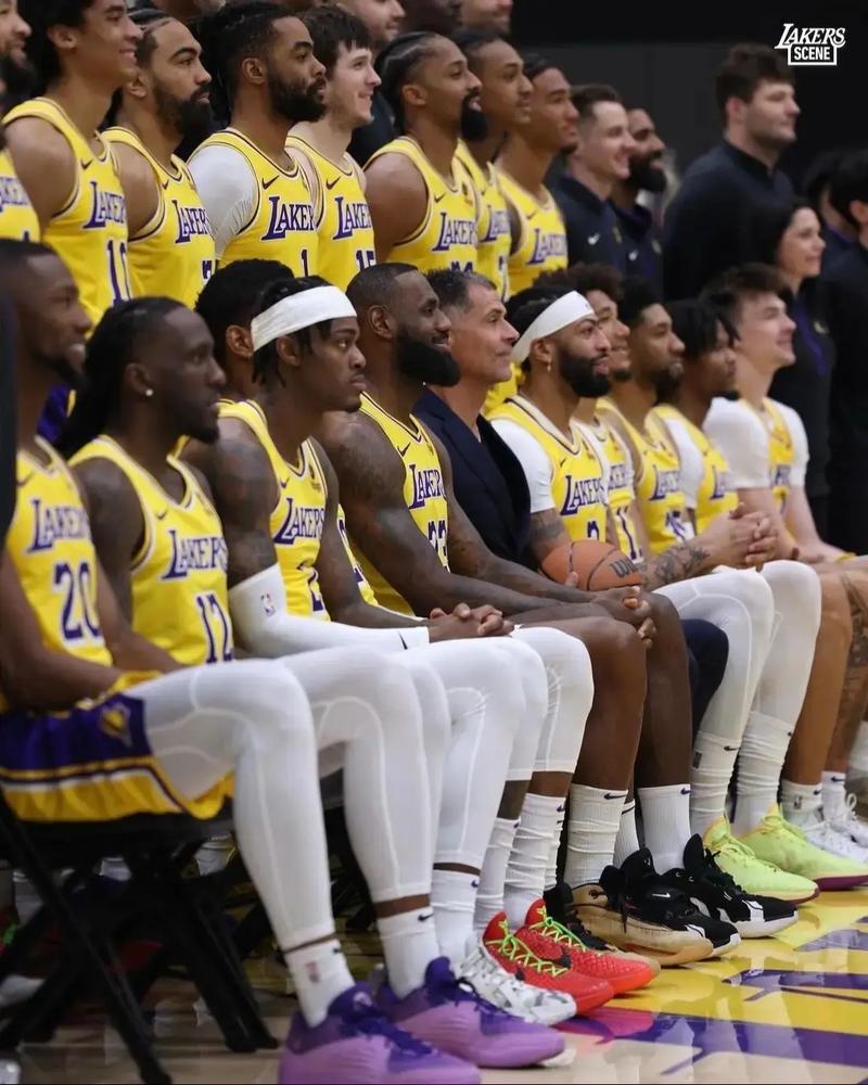 阿斯：巴萨和拜仁都有意桑托斯后卫索萨，后者被誉为新马塞洛（阿斯报：巴萨与拜仁有意桑托斯后卫索萨，后者被称为新马塞洛）