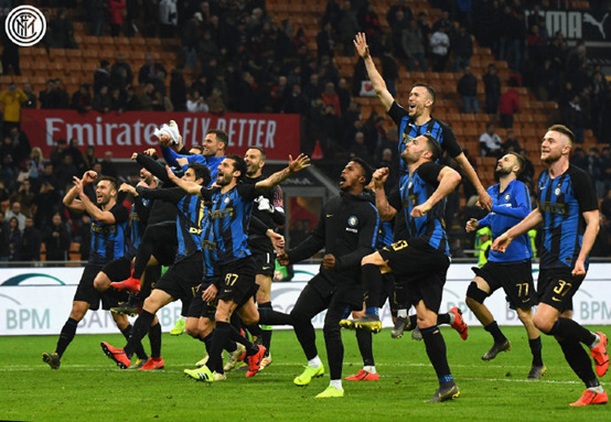 半场战报：美因茨0-1佛罗伦萨，佐姆破门（半场快讯：佛罗伦萨暂1-0领先美因茨，佐姆建功）