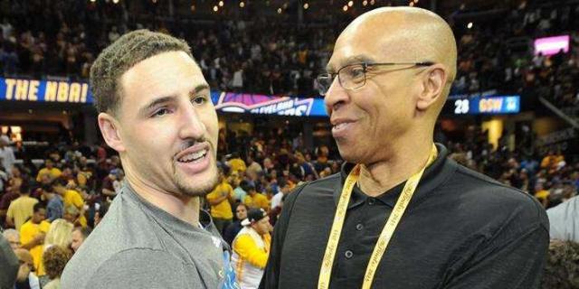 苏格兰女足队长卡思伯特与中国队比赛时头部受伤，被紧急送医（对阵中国队时头部受伤 苏格兰女足队长卡思伯特被紧急送医）